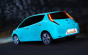 El Nissan Leaf fluorescente