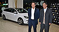 Thomas Merchant, Director de Comunicación de Peugeot para América Latina, y José Luis Donagaray, Director de Peugeot Uruguay